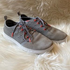 Women’s Under Armour Grey Athletic Shoes Sneakers Size 10 EUC Suede and Canvas